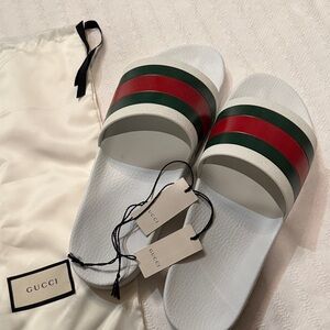 Gucci Slide Sandals with Green and Red Stripes
Authentic